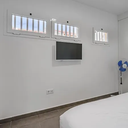 Aircon River Style Pool In 200m Mareverde